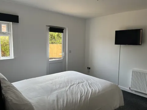 House - Sleeps 14 Onsite Parking & Pets Allowed