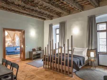 3 Epoques Apartments by Adrez Отели рядом с достопримечательностью «Don Giovanni Puppet Theater»