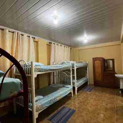 Queen's Comfort Inn Rooms