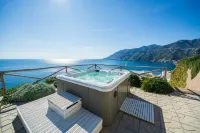 Luxury Villa Vittoria- Villa with Garden Swimming Pool and Jacuzzi Overlooking the Sea - Hot Tub
