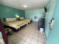 Lamplighter Inn - parking