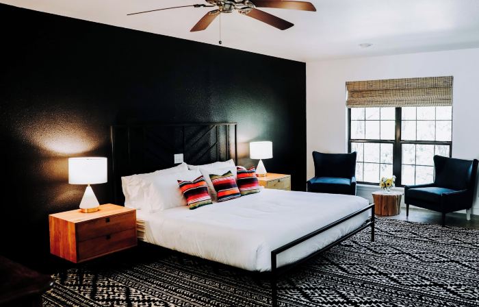 Wimberley Inn & Bar