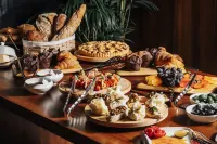 Hotel Twenties Tbilisi - Stay & Dine - sarapan