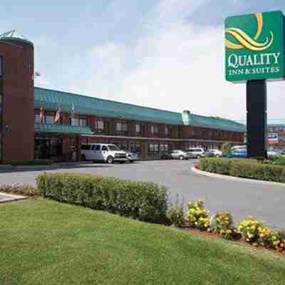 Quality Inn & Suites PE Trudeau Airport Hotel Exterior