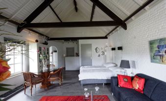 Room to Rent with Own Entrance, Living Room and Bathroom
