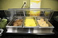 Quality Inn Fayetteville Near Historic Downtown Square - breakfast