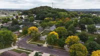 2-Bedroom Home in Reedsburg - 20Min from Wisconsin Dells - Across from Ramc