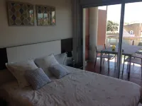 Magnificent 2 bedroom apartment for 7 people with marina and sea view