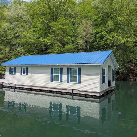 Brand New Floating Home on Norris Lake : Sleeps 12 : Swim, Grill & Relax4