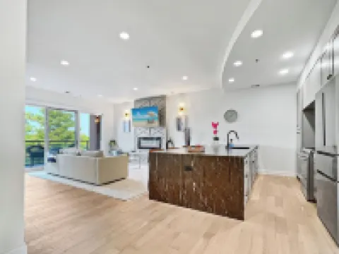 Luxury 2Bed w/ Amazing Views Hotels in Cornelius