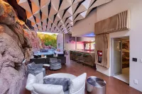 10,000 Sqf Mansion Carved into Camelback - Infinity Pool, Spa, Gym, Rooftop Bar