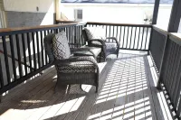 Cozy 2bdrm Apt. Walk  downtown bring your pets