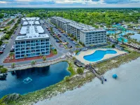 Stunning Ocean Views and Spacious Balcony - Beautiful Coastal Retreat Hotel di Surfside Beach