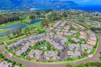 Light-filled condo with golf & mountain views, hot tub, outdoor pool & gym Hotels in Princeville