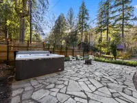 Charming Fishing Cabin with Hot Tub - Cozy Mountain Retreat Hotels in Mt Hood Village