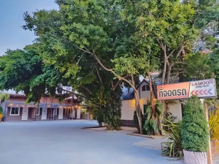 Lamoon Boutique Hotel Отели в г. Супхан Бури