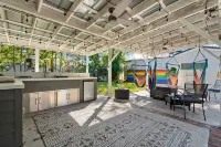 Spacious Outdoor Kitchen and Cozy MIL Suite - Charming Tiny Home