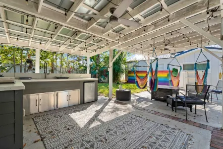 Outdoor Kitchen and Cozy MIL Suite - Charming Winter Park Retreat