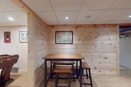 The Lodge on Booth Lake