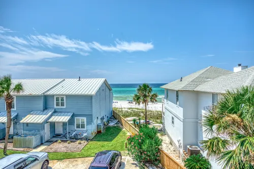 Gulf Views! Only 30 Seconds to the Beach Modern Amenities Meets Vintage Charm