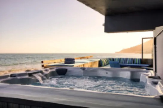 Panoramic Views and Luxurious Hot Tub - Stunning Oceanfront Haven