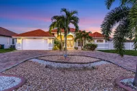 Private Beach, Heated Pool and Outdoor Kitchen - Stunning Oasis