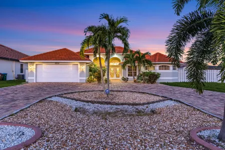 Private Beach, Heated Pool and Outdoor Kitchen - Stunning Oasis