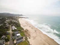 Cozy Cottage with Partial Ocean View and Fire Pit - Charming Getaway Hotel di Gleneden Beach