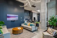 Nashville Vibes: Central 2BR Gem, Sleeps 6 Hotels in Berry Hill