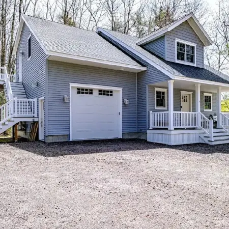 Sebago, newer construction, lake access, AC, 3bd2.5bth, Long Beach neighborhood