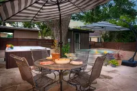 Hot Tub, Cowboy Pool and Mini Golf Fun - Stunning Modern Retreat