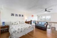 Ocean Views and Spacious Lanai - Inviting Penthouse Retreat