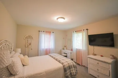 Busy Bee Ranch near Walnut Creek Amphitheatre - Pet Friendly Hotels near Wake Christian Academy