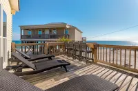 Private Ocean View Deck and Exclusive Coffee Bar - Charming Beach House