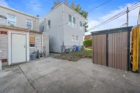 Beautifully Furnished with Private Backyard - Charming Cozy Retreat