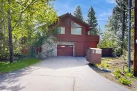 Lake Tahoe Cabin with Hot Tub, Private Studio, Garage & Yard - Near Resorts