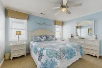 Attractive, oceanfront house with beach access, deck, grill, & AC - near dining Hotels in Lockwoods Folly