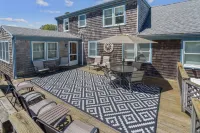 Charming Lakeside Escape with Kayaks and Fire Pit - Cozy Retreat