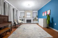 Bluff City Luxe Midtown: 3800 sf, King Bd, 2 Game Rooms, Chef's Kitchen, Gym