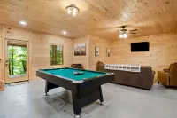 Charming Cabin with Hot Tub and Pool Table - Inviting Mountain Retreat