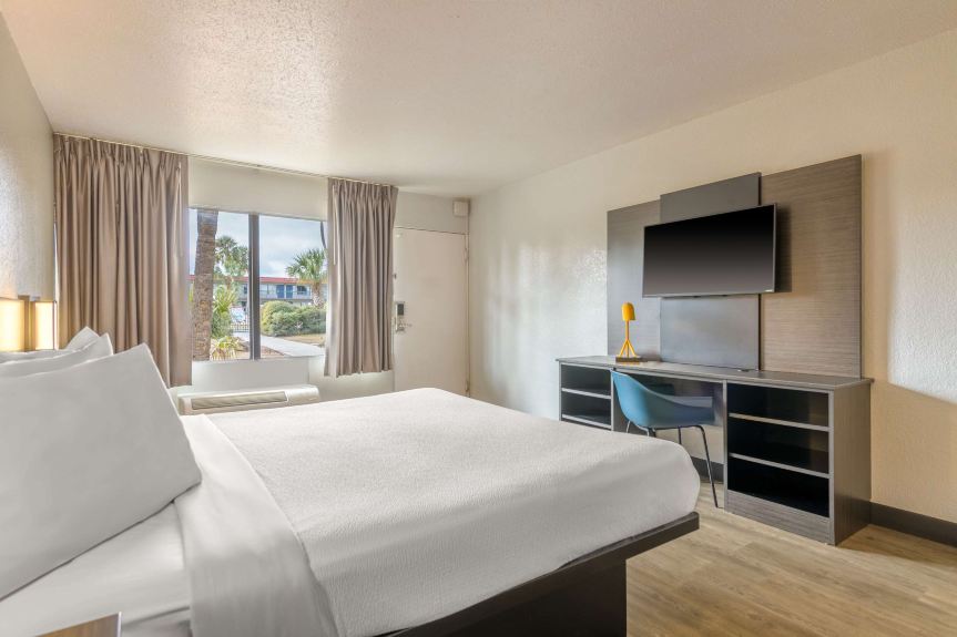 Motel 6 Spring Hill, FL - Weeki Wachee