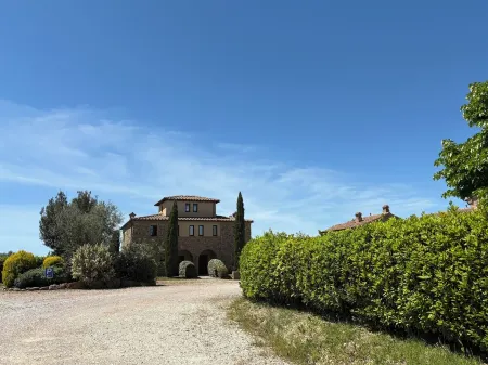 Montalcino Villa with Breathtaking Views of the Val d'Orcia