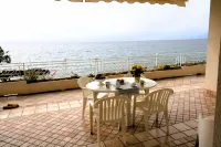 Villa Laura PT - directly by the sea
