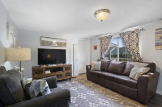 Spacious Living with Coastal Access and Modern Amenities - Charming Getaway