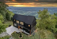 Indoor Pool, Gourmet Kitchen, and Loft Fun - Stunning Mountain Retreat Hotel dekat Blowing Cave Mill