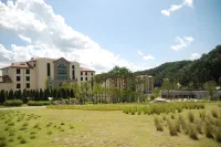 Baekhak Jayuro Resort