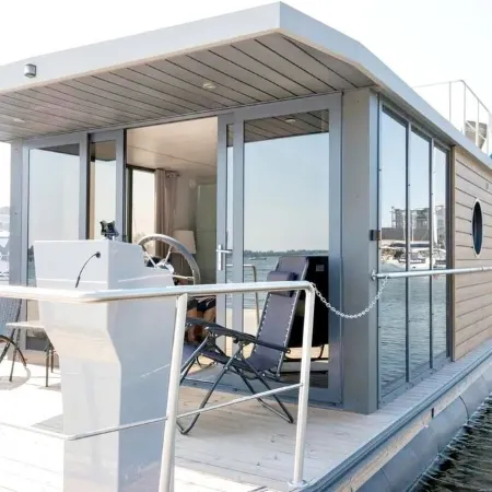 Houseboat Luv in Sonwik harbor with a view of Denmark