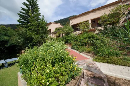 Hotel et Résidence Cala di Sole Отели рядом с достопримечательностью «Каланки»