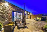 Lincoln 4-Beds Sleeps 13 Hot Tub & Pet Friendly