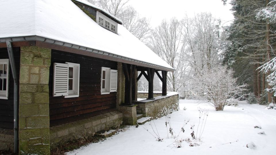 Large Hunting Lodge with Enormous Beautiful Garden
